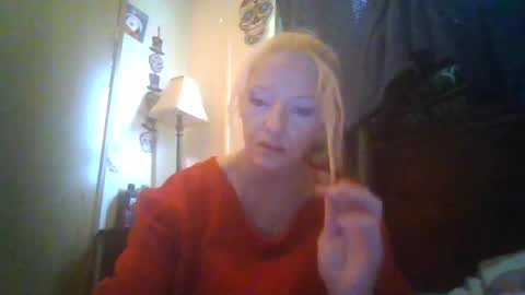 Snapshot of lilbit4u chatting on February 16, 2025, 7:38 pm lilbit4u online show from February 16, 2025, 7:38 pm
