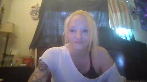 Snapshot of lilbit4u chatting on February 20, 2025, 9:42 pm lilbit4u online show from February 20, 2025, 9:42 pm
