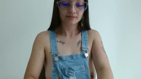 Valeri Villalobos  IG villa lobosvaleri online show from April 17, 2026, 3:37 pm