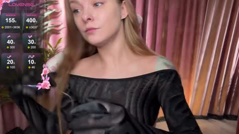 Lili online show from November 8, 2025, 2:06 pm