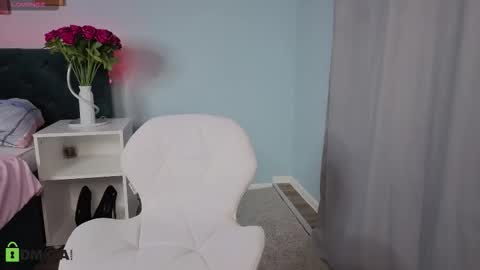 Lili online show from October 19, 2025, 1:06 am