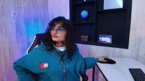 lili_clan online show from October 1, 2025, 2:34 pm