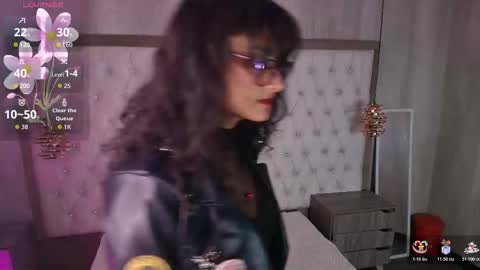 lili_clan online show from October 24, 2025, 3:19 pm