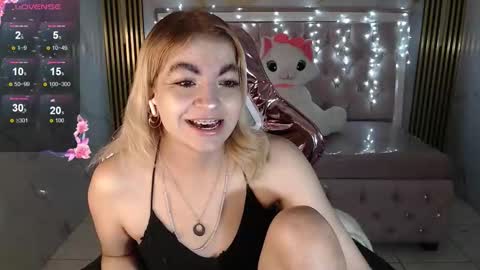 Lili online show from October 1, 2025, 4:18 am