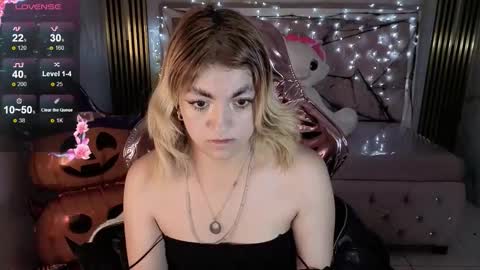 Lili online show from October 25, 2025, 3:58 am