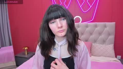 Snapshot of lili_flowerr chatting on February 20, 2025, 9:00 am Lilli follow me kiss online show from February 20, 2025, 9:00 am