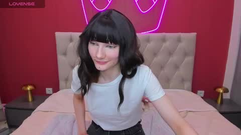 Snapshot of lili_flowerr chatting on February 28, 2025, 12:20 pm Lilli follow me kiss online show from February 28, 2025, 12:20 pm