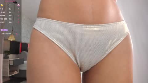 Snapshot of lili_foxy chatting on February 19, 2025, 3:27 pm lili online show from February 19, 2025, 3:27 pm