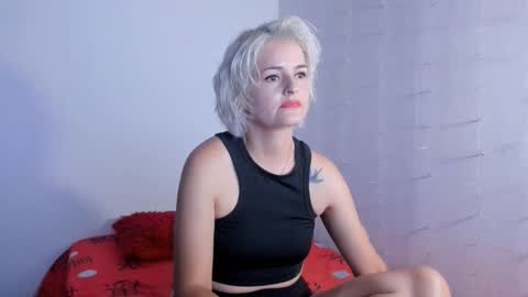 Lili online show from October 6, 2025, 11:02 pm