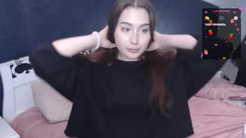 Snapshot of lili_luuu chatting on October 1, 2025, 9:32 pm Lilu online show from October 1, 2025, 9:32 pm