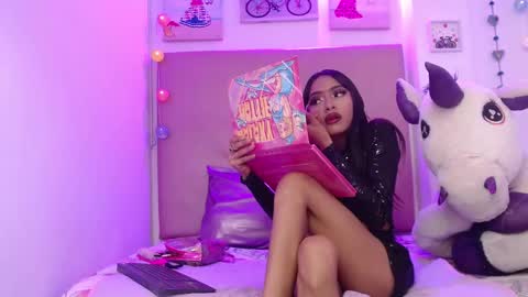 Snapshot of lili_roussi chatting on February 7, 2026, 10:35 pm lili_roussi online show from February 7, 2026, 10:35 pm