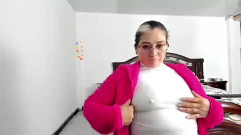 Snapshot of lilia344965 chatting on December 4, 2024, 3:48 am liliamilf online show from December 4, 2024, 3:48 am