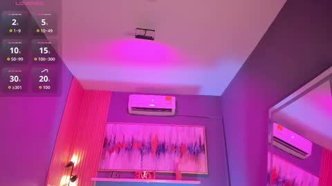 holis soy lily chang no olvides el pulgar arriba es muy importante para mi 3 independent model online show from December 17, 2025, 7:53 pm