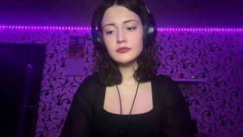 Lili online show from November 9, 2025, 5:33 pm