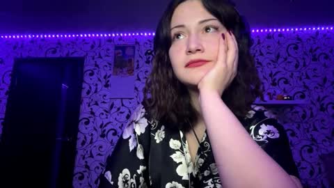 Lili online show from November 11, 2025, 5:13 pm