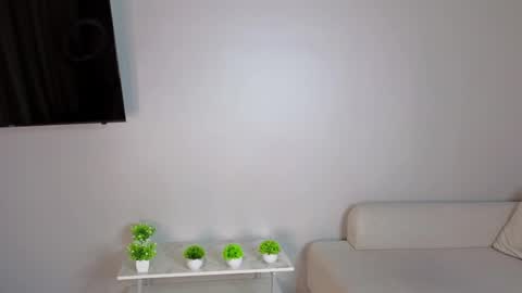 Hi I am Luna online show from May 10, 2026, 3:06 pm