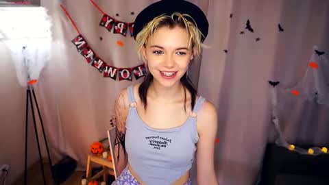 Lilian online show from October 16, 2025, 7:09 am