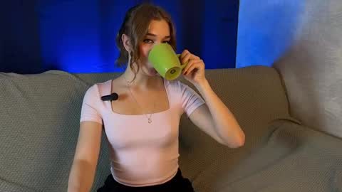 LilianLees online show from October 21, 2025, 3:02 pm