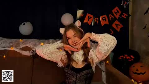 LilianLees online show from October 31, 2025, 4:19 pm