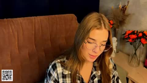 LilianLees online show from November 13, 2025, 4:06 pm