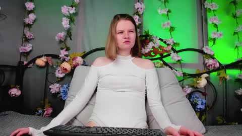 Snapshot of lilianslow chatting on January 19, 2025, 1:22 pm hi guys Im new here Im 18 years oldIve never had sex online show from January 19, 2025, 1:22 pm