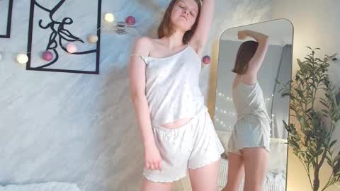 hi guys Im new here Im 18 years oldIve never had sex online show from December 5, 2025, 1:52 pm