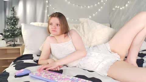 hi guys Im new here Im 18 years oldIve never had sex online show from December 17, 2025, 1:39 pm