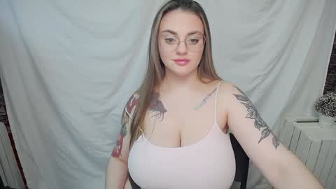 Snapshot of liliaterenzi_ chatting on February 6, 2025, 11:54 am Lilia online show from February 6, 2025, 11:54 am