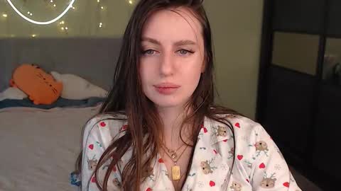 Lilu online show from December 16, 2025, 5:56 am