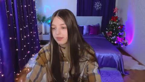 Lili Bakery online show from December 23, 2024, 2:24 am