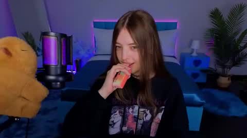 Lili Bakery online show from September 16, 2025, 2:01 am