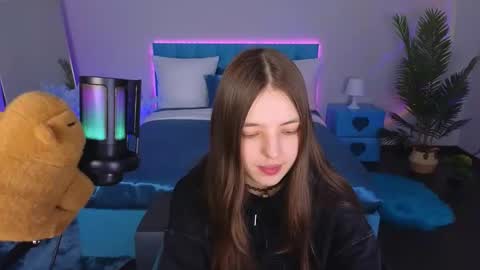 Lili Bakery online show from October 4, 2025, 2:09 am