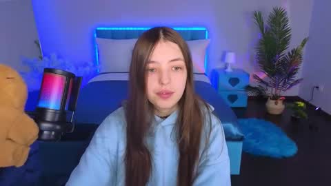 Lili Bakery online show from October 13, 2025, 2:33 am