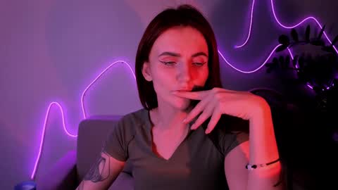 Snapshot of lilie_brown chatting on December 3, 2024, 2:03 am Lilie online show from December 3, 2024, 2:03 am
