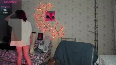 Lilie online show from October 5, 2025, 9:56 pm