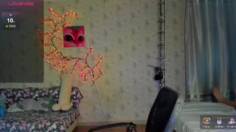 Lilie online show from October 28, 2025, 4:38 am