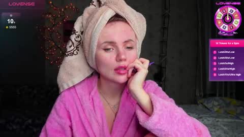 Lilie online show from November 9, 2025, 2:32 am