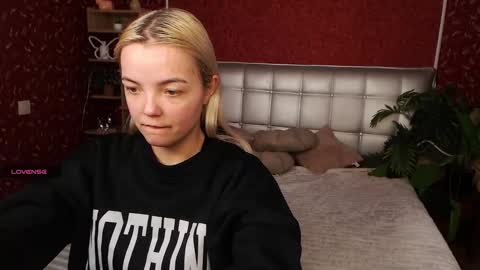 Lilie online show from February 9, 2025, 2:18 pm