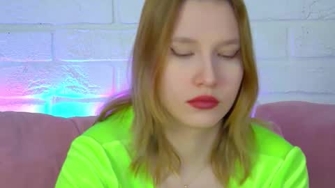 LiliLinn online show from March 17, 2026, 5:11 am