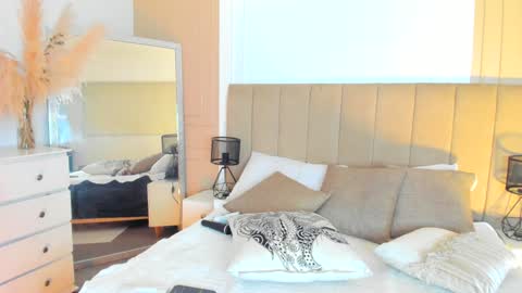 Snapshot of lilipinkette chatting on February 2, 2025, 4:15 am Lili online show from February 2, 2025, 4:15 am