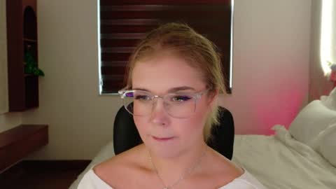 Lilith Bonheur online show from April 8, 2026, 11:16 pm