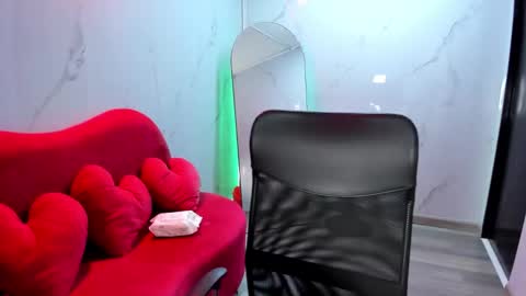 lilith cooper20 online show from October 24, 2025, 9:33 pm