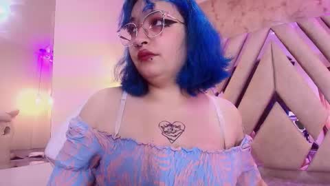Snapshot of lilith_curvy chatting on October 20, 2025, 7:47 pm online show from October 20, 2025, 7:47 pm