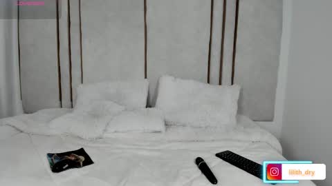 lilith_dry online show from October 10, 2025, 4:06 pm