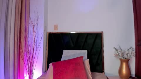 LilithEsme online show from December 3, 2025, 7:01 pm