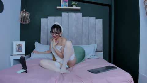 Lili  online show from December 19, 2025, 7:10 pm