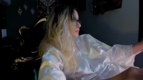 Snapshot of lilithmystic01 chatting on January 14, 2025, 5:08 am lilithmystic01 online show from January 14, 2025, 5:08 am