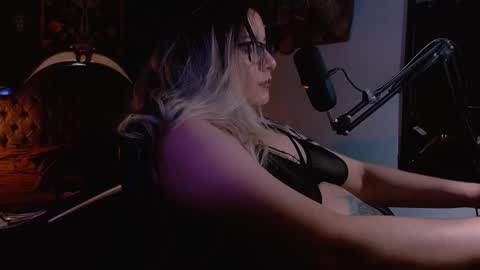 Snapshot of lilithmystic01 chatting on January 31, 2025, 1:43 am lilithmystic01 online show from January 31, 2025, 1:43 am