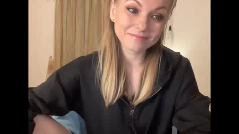 lilithnewdawn online show from February 12, 2026, 5:41 pm