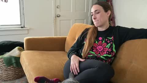 L online show from October 28, 2025, 4:42 pm